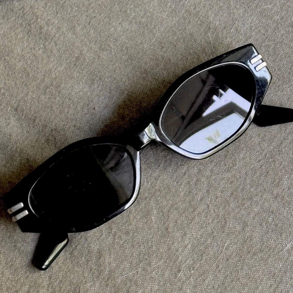 Gentle Monster Cat-Eye Sunglasses GHOST used with original case
